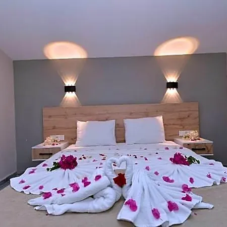Hotel Trakheia 5*