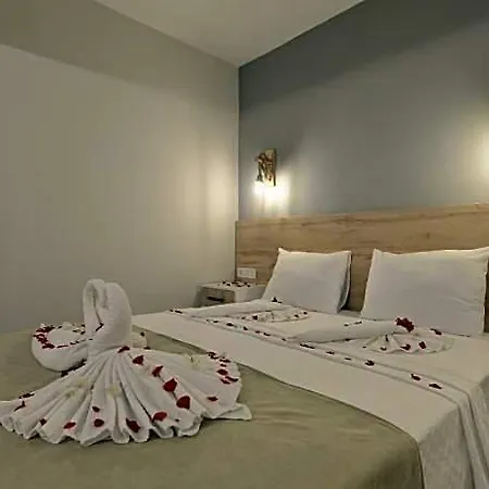 Hotel Trakheia 5*